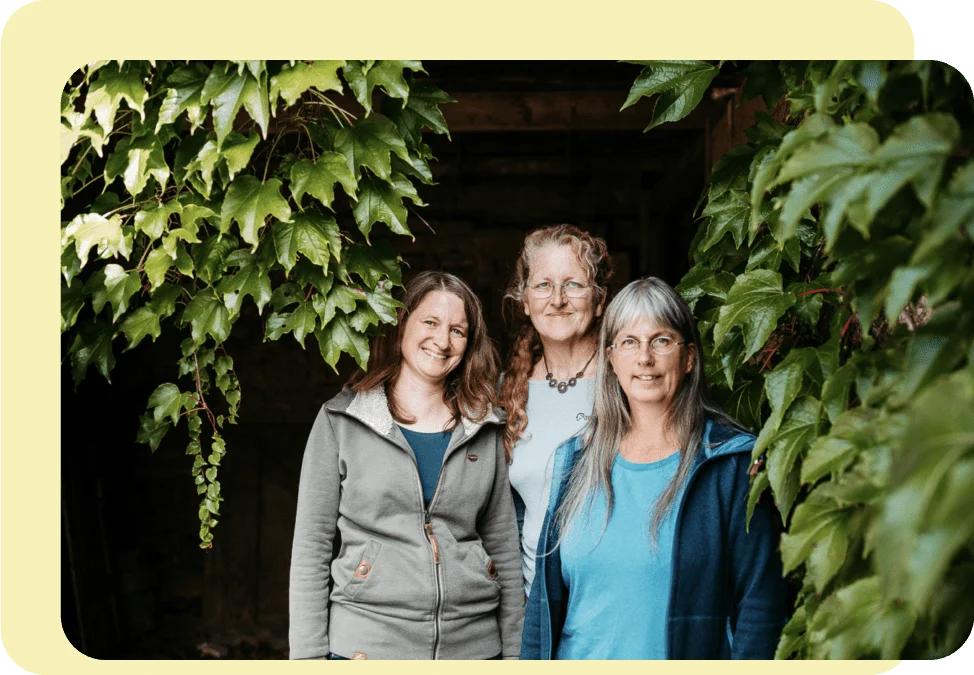 Das Team der Tierakademie Scheuerhof besteht aus Viviane, Michaela und Lisa.